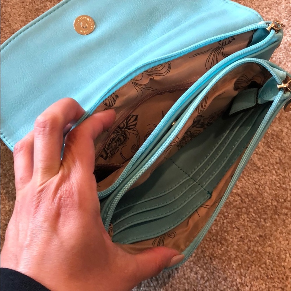 Turquoise clutch - Picture 3 of 4